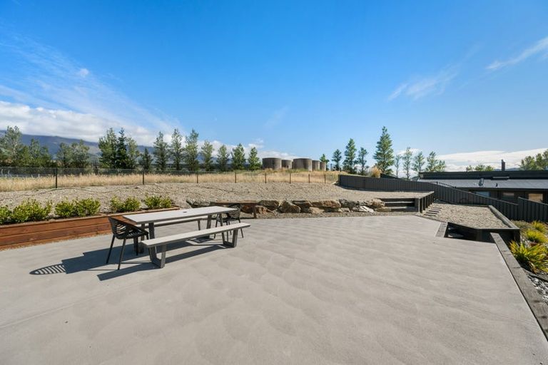 Photo of property in 71 Stratford Drive, Mount Pisa, Cromwell, 9383