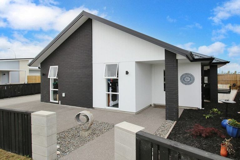 Photo of property in 14 Toi Place, Papamoa, 3118