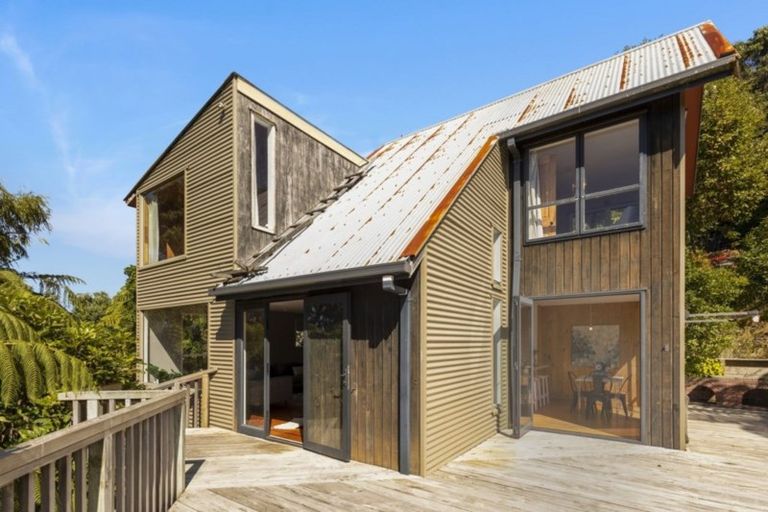 Photo of property in 21a Walnut Way, Maungaraki, Lower Hutt, 5010