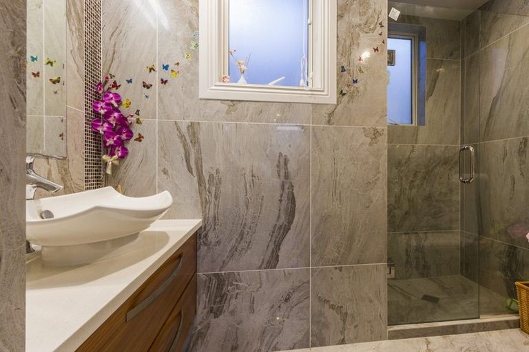 Photo of property in 2 Seacliffe Avenue, Belmont, Auckland, 0622