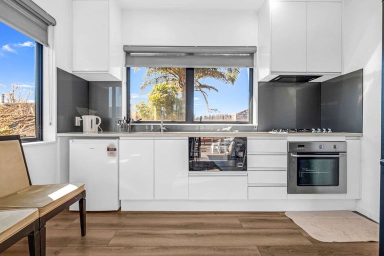 Photo of property in 43b Springs Road, Parakai, 0830