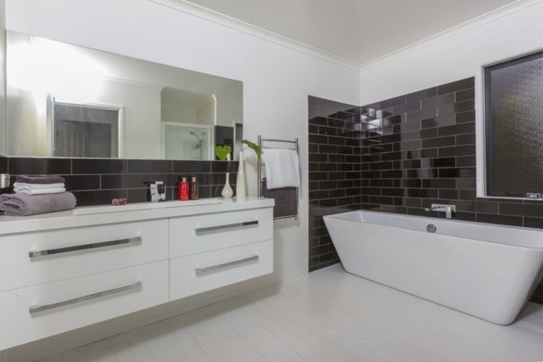 Photo of property in 21 Laly Haddon Place, Matakana, Warkworth, 0985