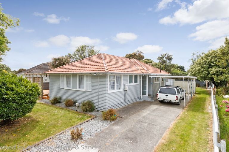 Photo of property in 40 Crewe Crescent, Hokowhitu, Palmerston North, 4410