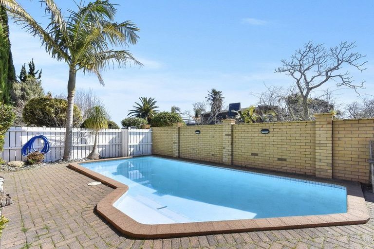 Photo of property in 25 Reynard Terrace, Conifer Grove, Takanini, 2112