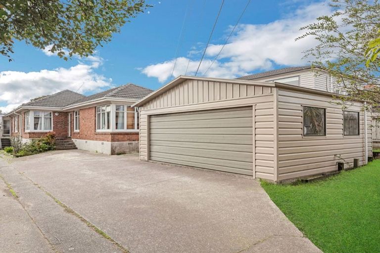 Photo of property in 11 Netherlands Avenue, Kelston, Auckland, 0602