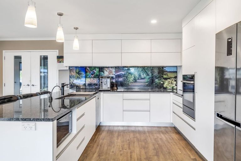 Photo of property in 3 Crabapple Close, Milson, Palmerston North, 4414