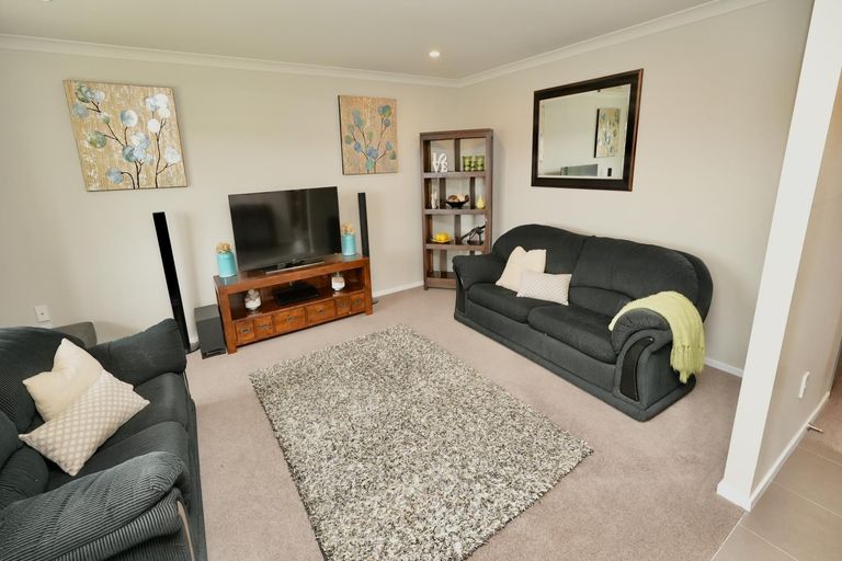 Photo of property in 32 Rosalie Terrace, Kelvin Grove, Palmerston North, 4414