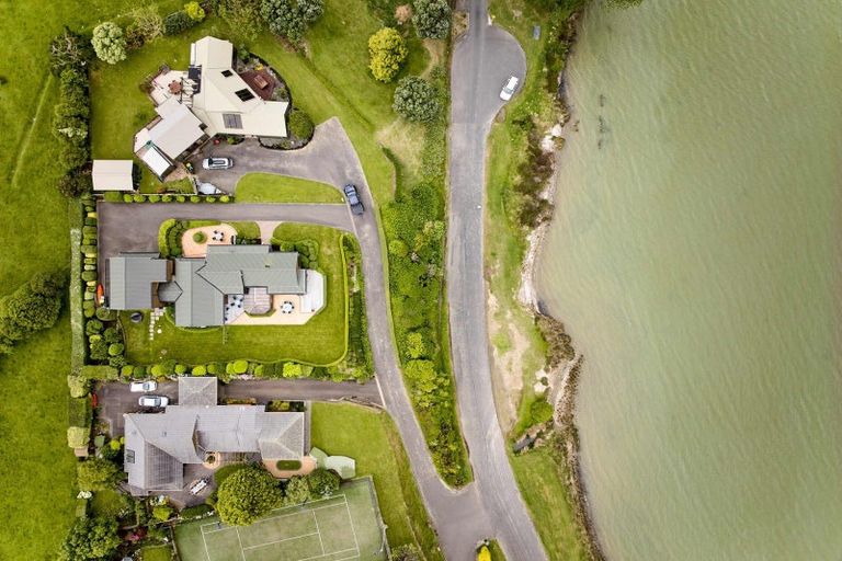 Photo of property in 31 Motukaraka Point, Pauatahanui, Porirua, 5381