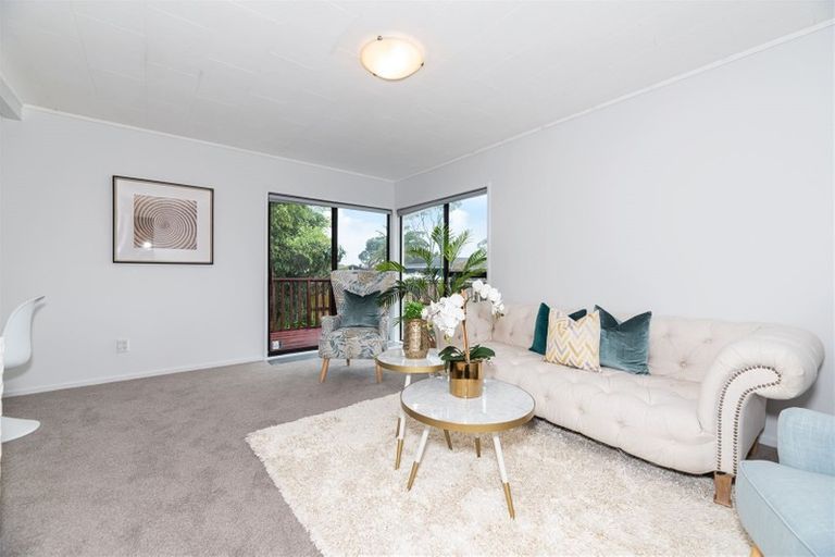 Photo of property in 27 Larissa Avenue, Henderson, Auckland, 0610