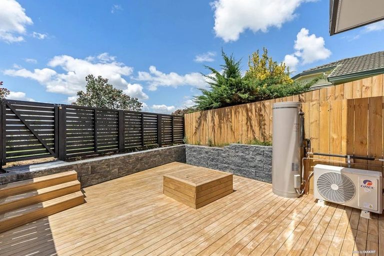 Photo of property in 6/24 Carnoustie Drive, Wattle Downs, Auckland, 2103