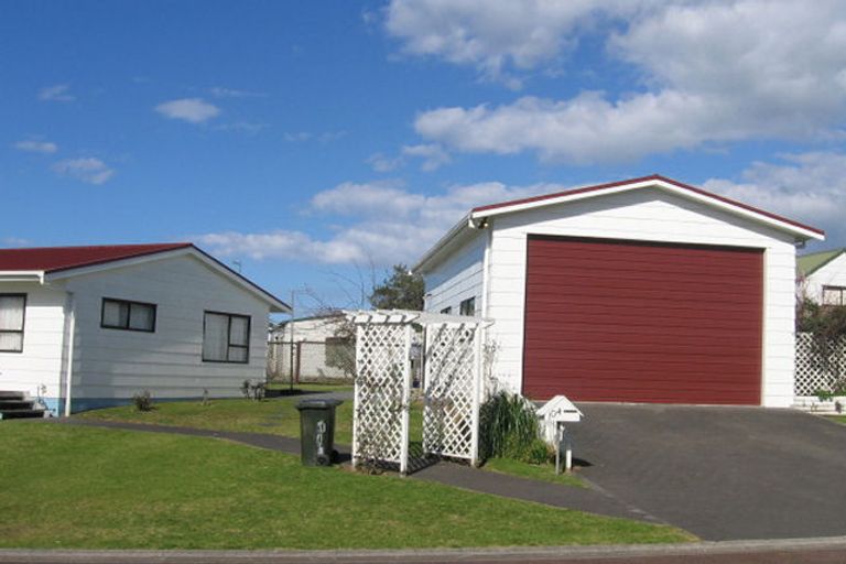 Photo of property in 104 Everitt Crescent, Whangamata, 3620