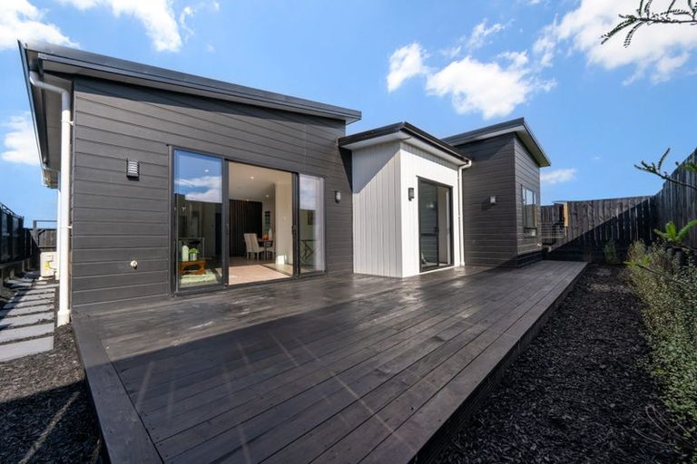 Photo of property in 6 Pineview Drive, Rosehill, Papakura, 2113