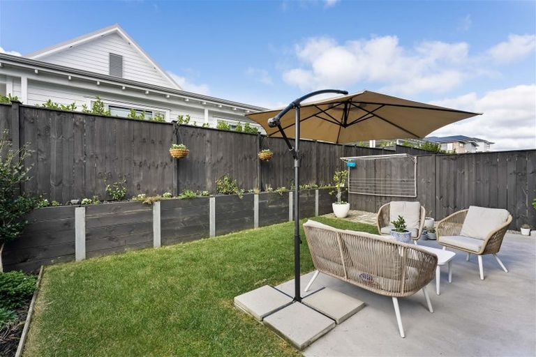 Photo of property in 31 Koura Drive, Red Beach, 0932