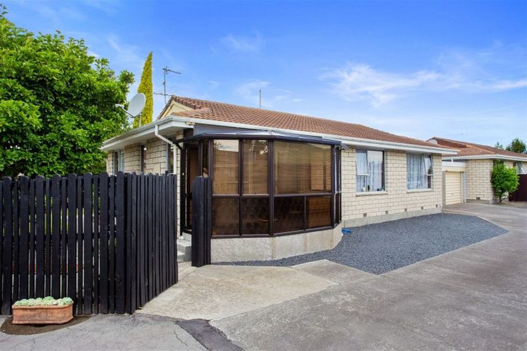 Photo of property in 1/40a Chipping Lane, Redwood, Christchurch, 8051