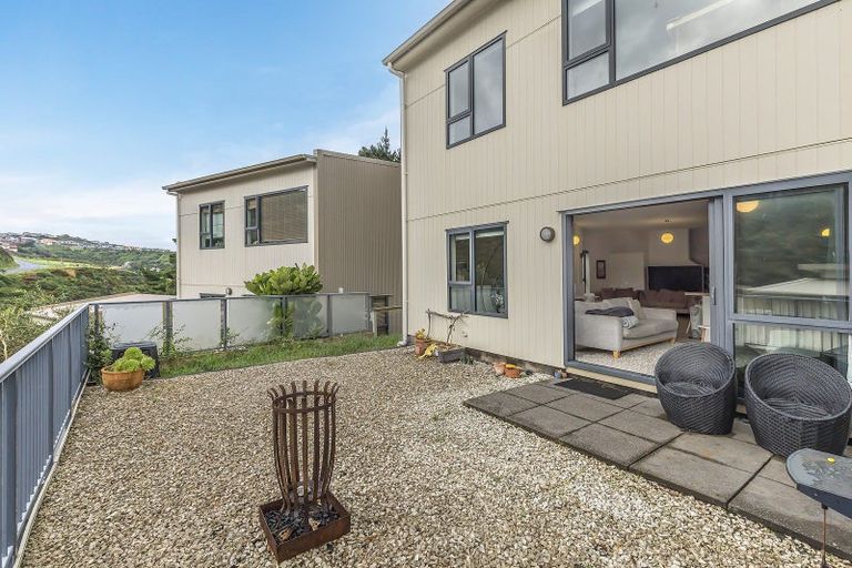 Photo of property in 9 Rarangi Way, Owhiro Bay, Wellington, 6023