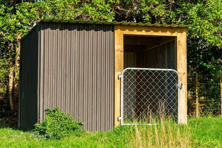 Photo of property in 194 Heatley Road, Whakapirau, Maungaturoto, 0583