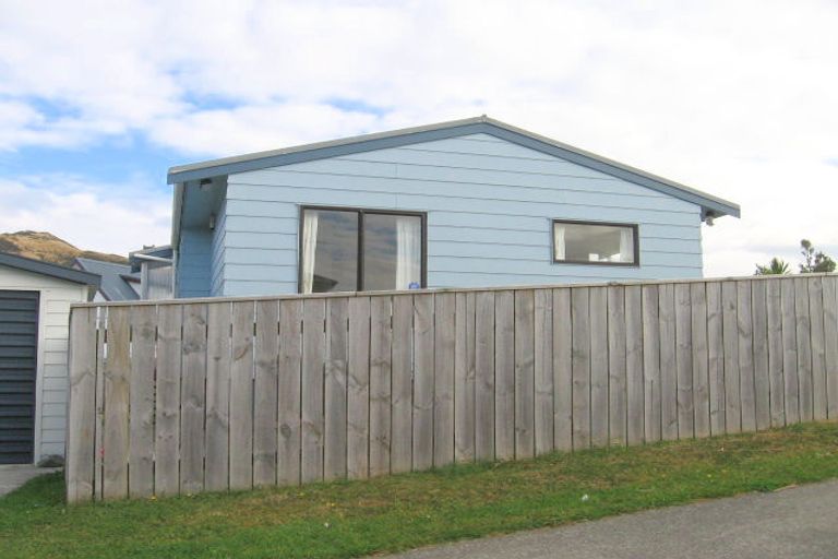 Photo of property in 53 Frobisher Street, Island Bay, Wellington, 6023