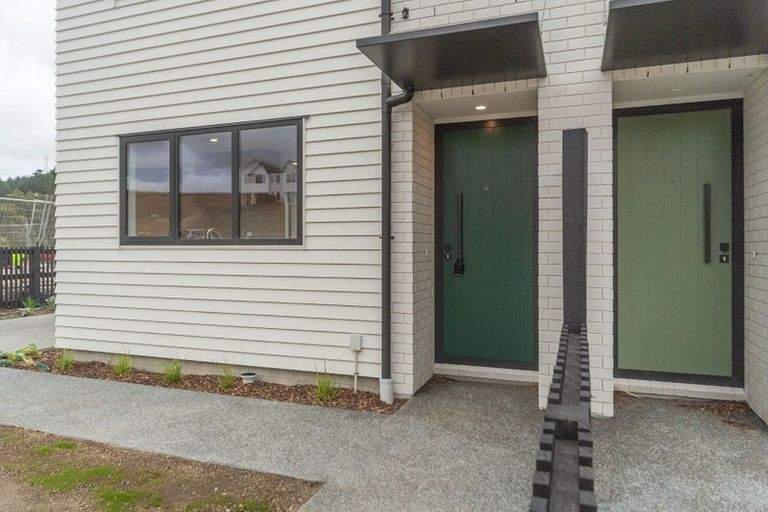 Photo of property in 32 Turtleback Avenue, Whitby, 5024