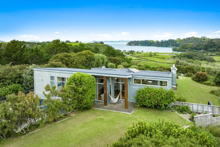 Photo of property in 923 Takatu Road, Tawharanui Peninsula, Warkworth, 0986