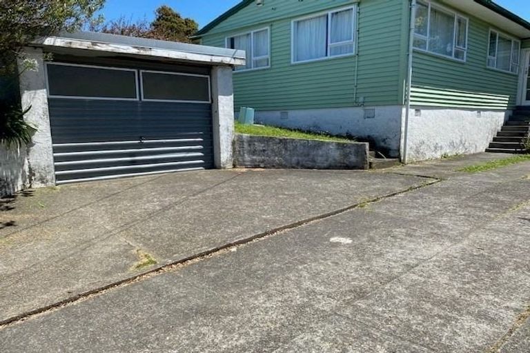 Photo of property in 37 Ranui Terrace, Tawa, Wellington, 5028