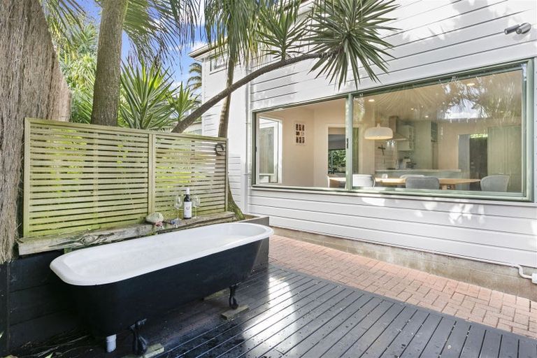 Photo of property in 2/305 Lake Road, Hauraki, Auckland, 0622