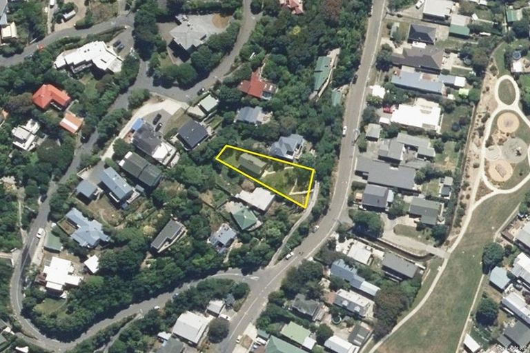 Photo of property in 13 Airlie Road, Plimmerton, Porirua, 5026