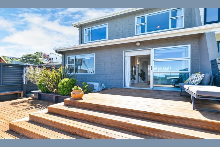 Photo of property in 12 Middlesex Place, Northland, Wellington, 6012