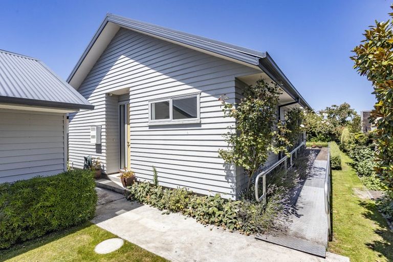 Photo of property in 8 Winton Street, St Albans, Christchurch, 8014