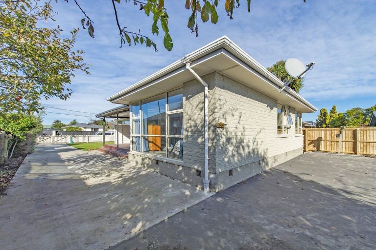 Photo of property in 15 Frensham Crescent, Woolston, Christchurch, 8062