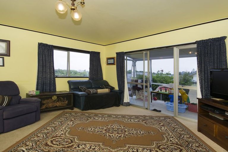 Photo of property in 2 Dingadee Street, Welcome Bay, Tauranga, 3112