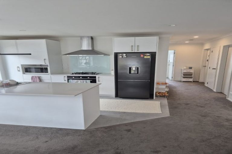 Photo of property in 16 Kutukutu Street, Takanini, 2112