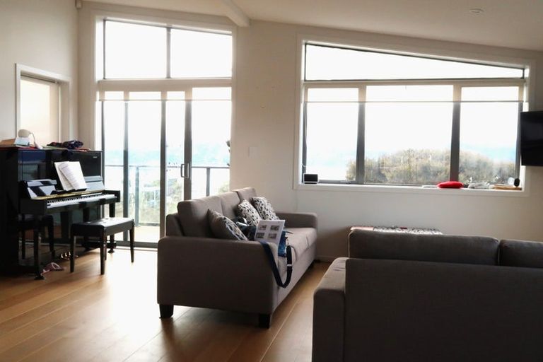 Photo of property in 11 Cromwell Point, Newlands, Wellington, 6037