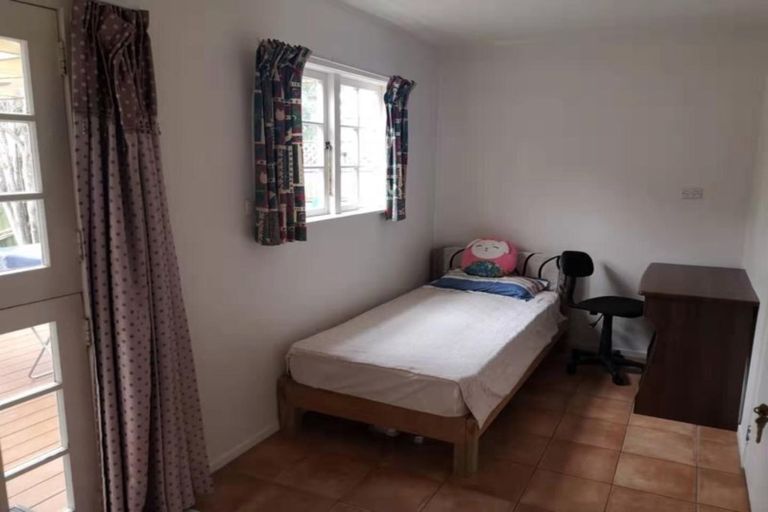 Photo of property in 14 Porter Avenue, Te Atatu South, Auckland, 0610