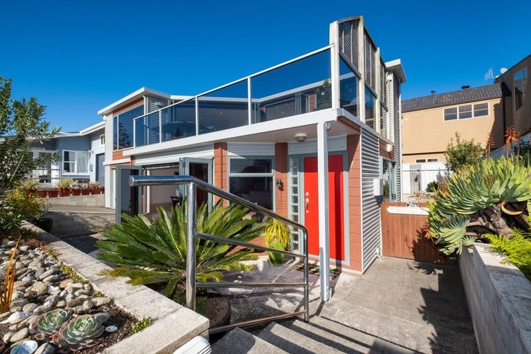 Photo of property in 2 North Terrace, Westshore, Napier, 4110