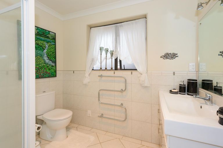 Photo of property in 12 Tennyson Avenue, Kelvin Grove, Palmerston North, 4414