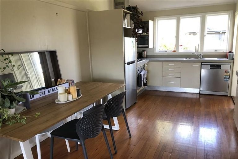 Photo of property in 3/289 Lake Road, Hauraki, Auckland, 0622