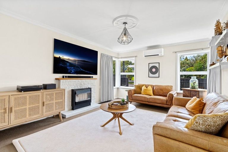 Photo of property in 10 Highbury Drive, Levin, 5510