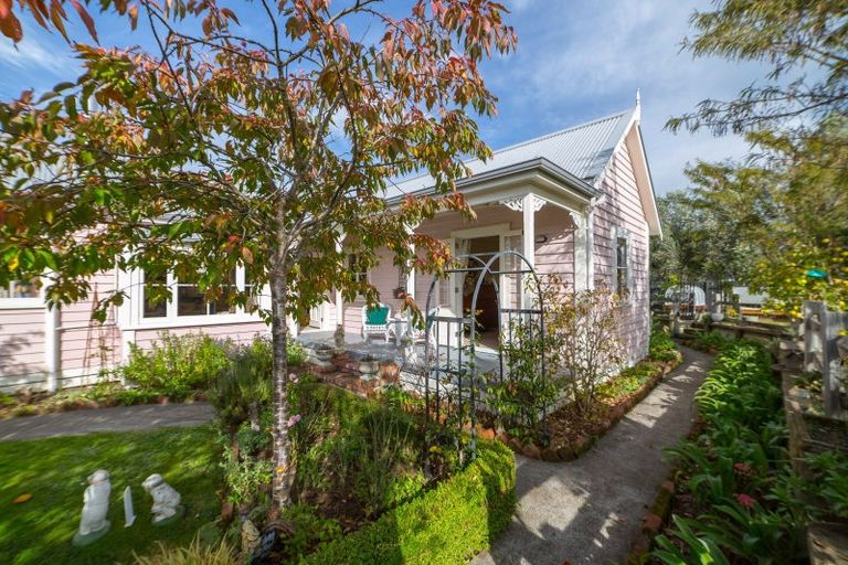 Photo of property in 10 Cotter Street, Greytown, 5712