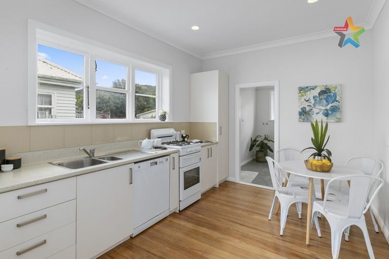 Photo of property in 15 Godley Street, Waterloo, Lower Hutt, 5011