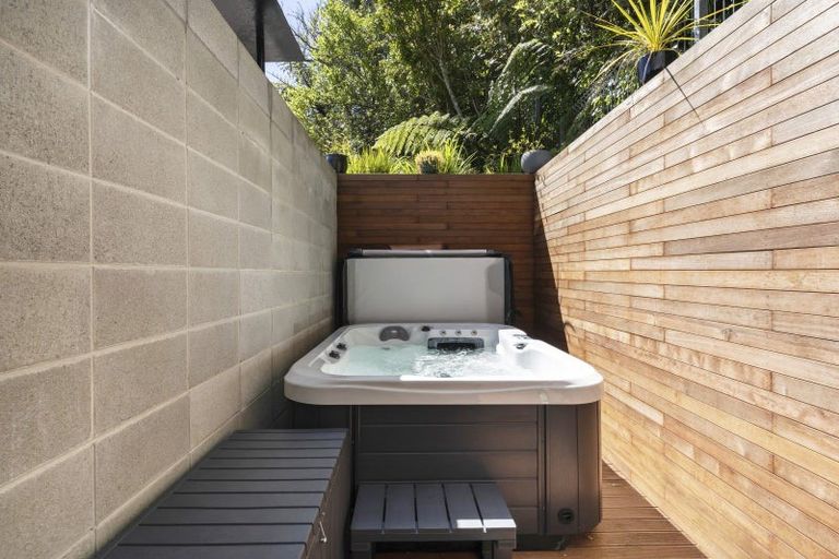 Photo of property in 20a Montgomery Avenue, Karori, Wellington, 6012