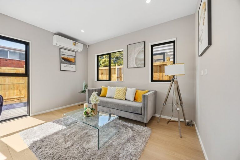 Photo of property in 60c Hutchinsons Road, Bucklands Beach, Auckland, 2014