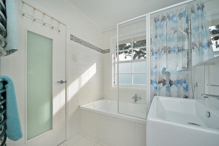 Photo of property in 1a Dublin Street, Martinborough, 5711