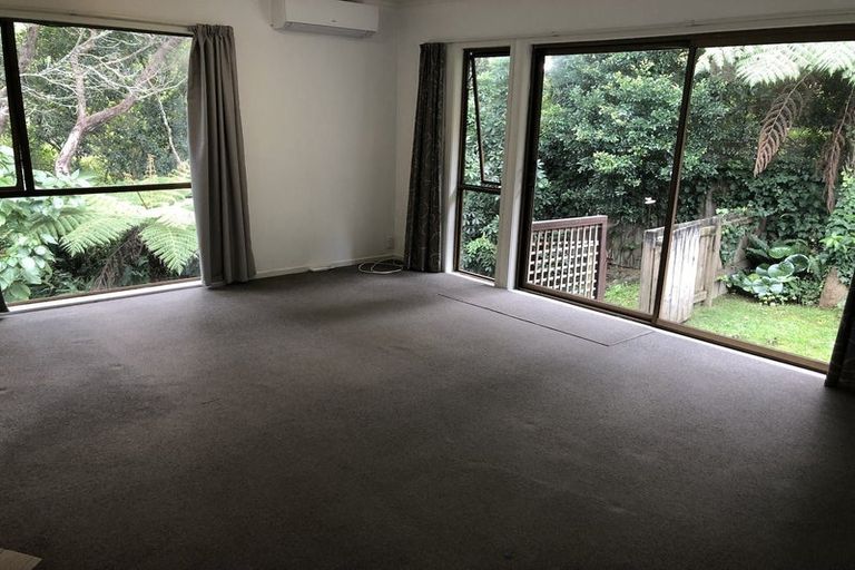 Photo of property in 2/17 Paris Place, Birkenhead, Auckland, 0626