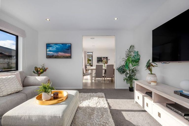 Photo of property in 10 Taranui Way, Paraparaumu Beach, Paraparaumu, 5032
