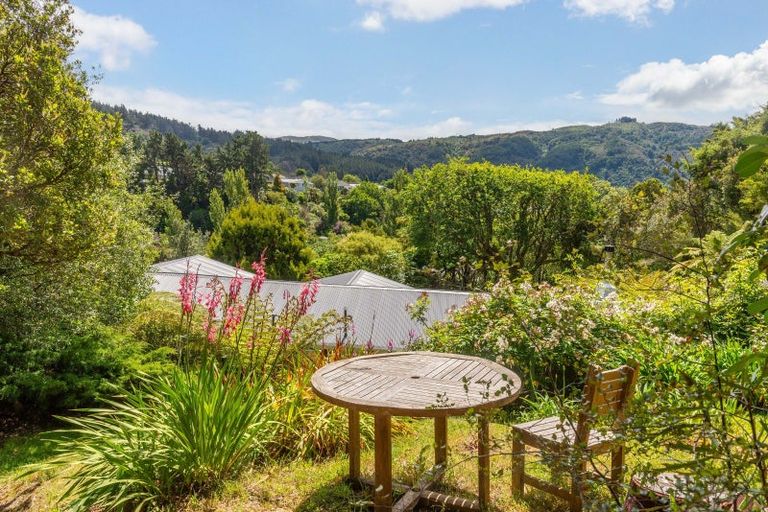 Photo of property in 39 Blue Mountains Road, Silverstream, Upper Hutt, 5019