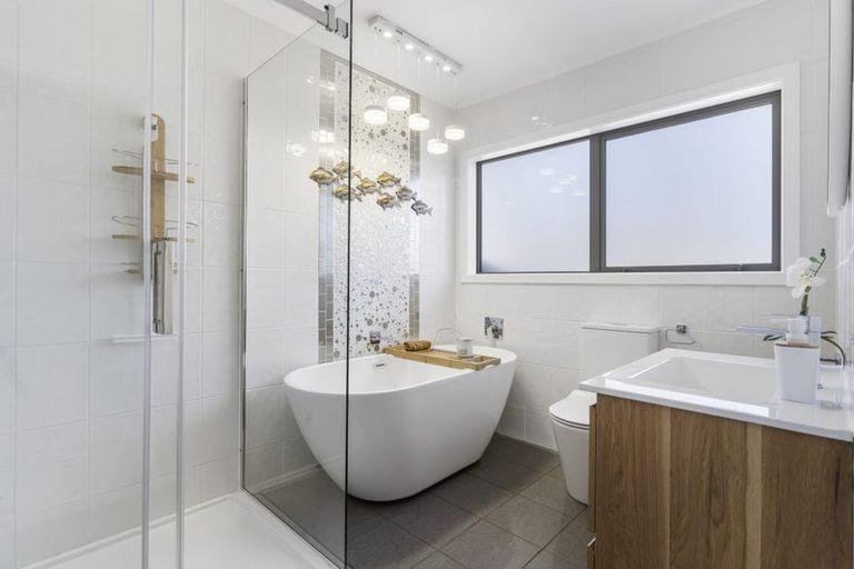 Photo of property in 21 Fratley Avenue, Farm Cove, Auckland, 2012