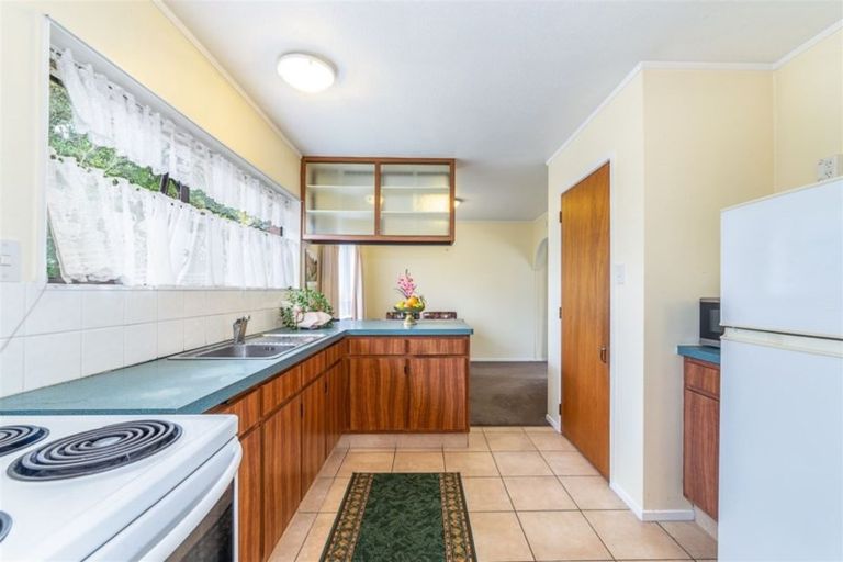 Photo of property in 2/303a Great North Road, Henderson, Auckland, 0612