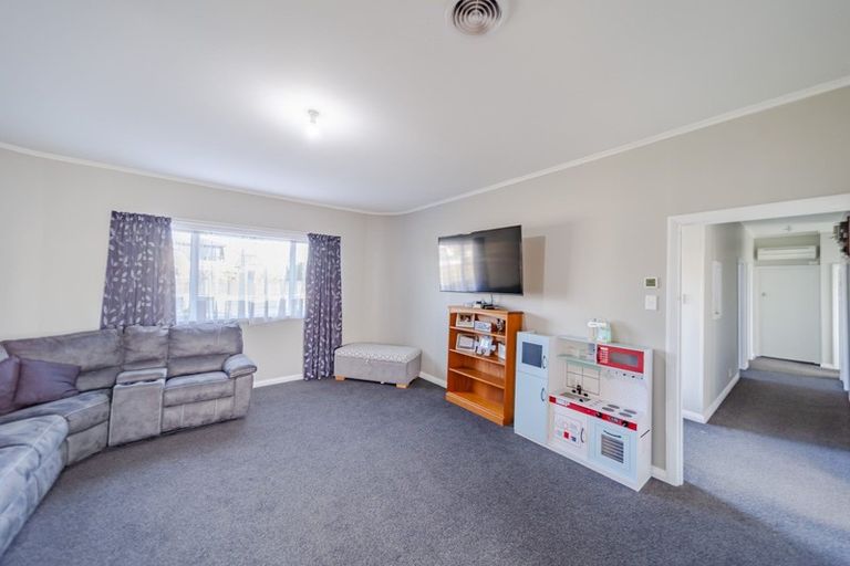 Photo of property in 10 Bibby Street, Waipawa, 4210