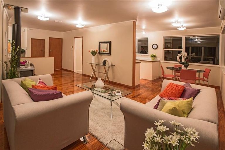 Photo of property in 115 Gossamer Drive, Pakuranga Heights, Auckland, 2010