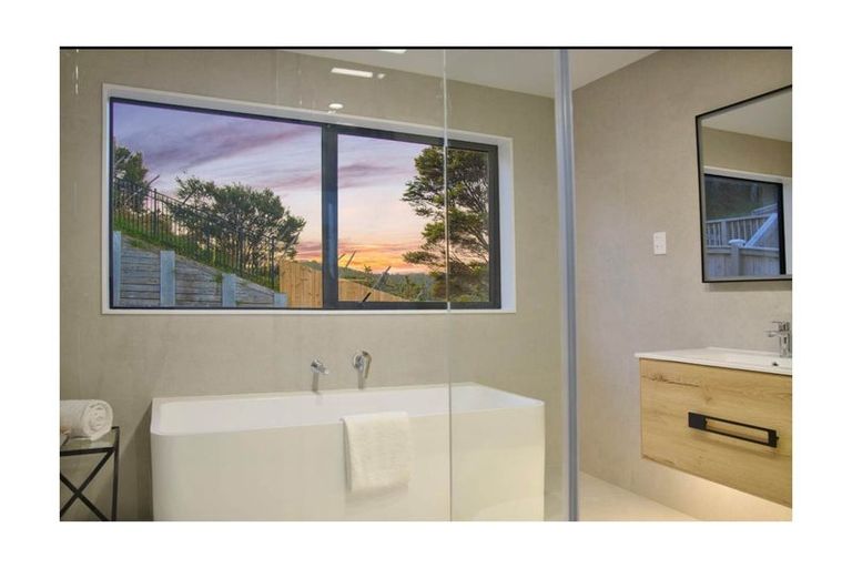 Photo of property in 39 Pacific Heights Road, Orewa, 0931